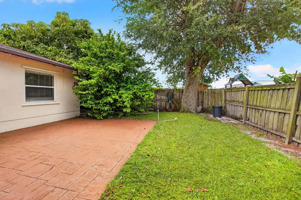 9510 Affirmed Lane Boca Raton FL 33496