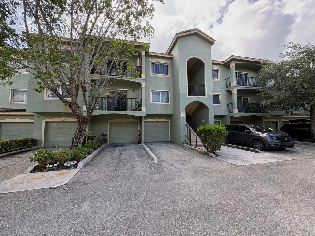 340 Crestwood Circle Royal Palm Beach FL 33411