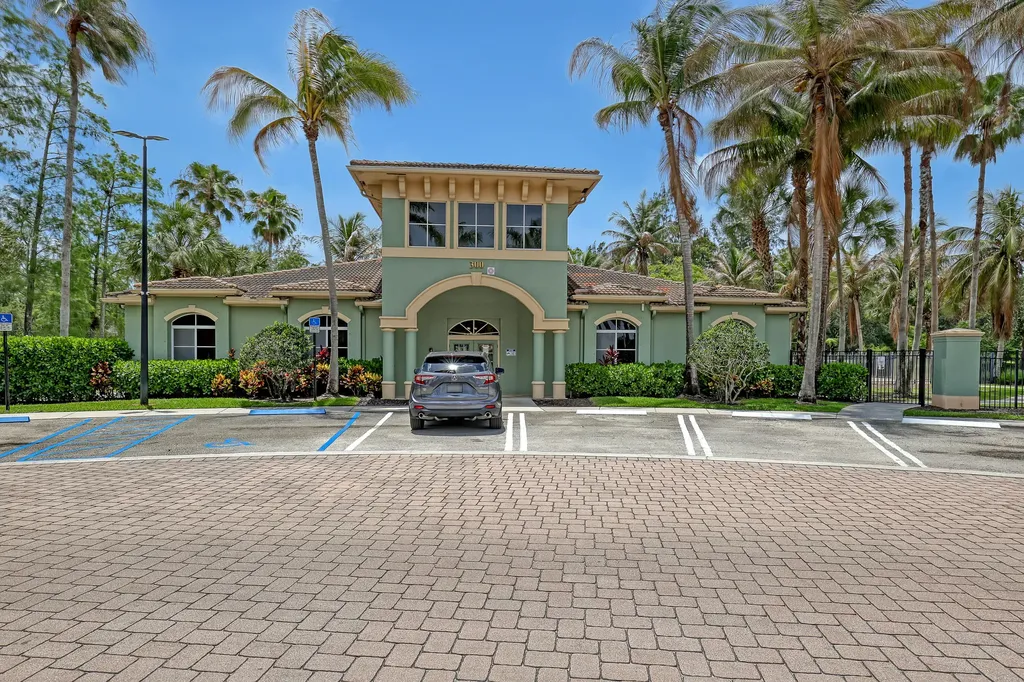 340 Crestwood Circle Royal Palm Beach FL 33411