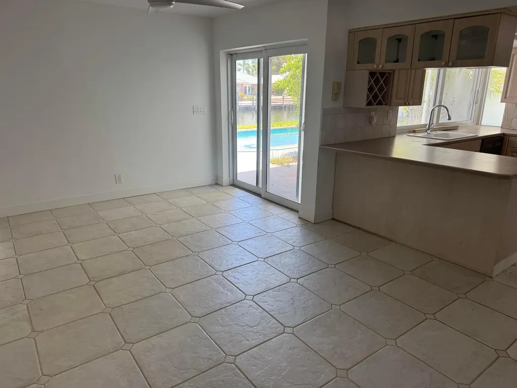 2800 NE 57th Court Fort Lauderdale FL 33308
