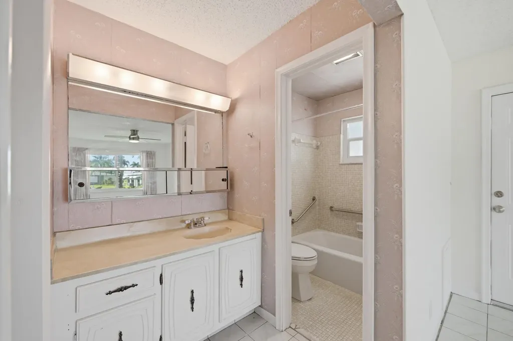 875 North Drive Delray Beach FL 33445