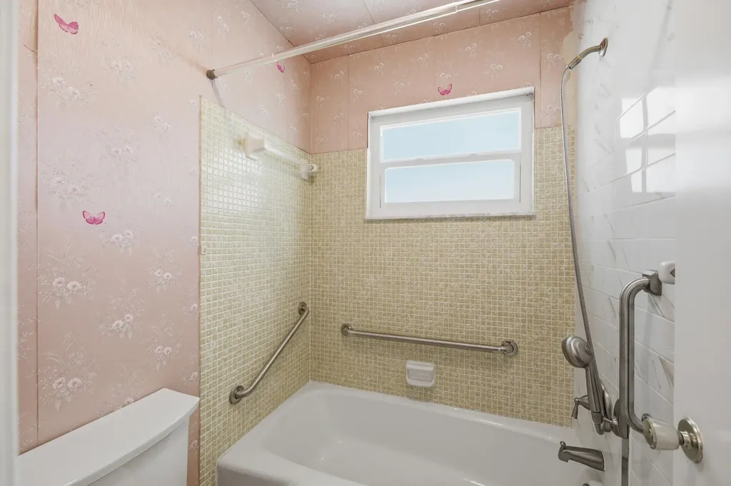 875 North Drive Delray Beach FL 33445