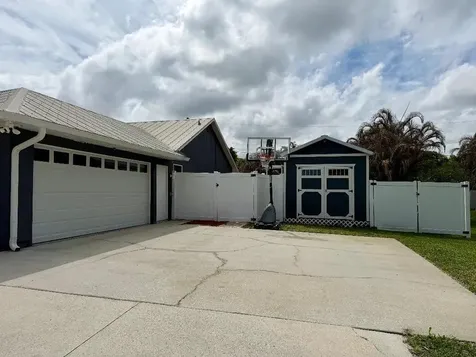 6325 6th Street Vero Beach FL 32968