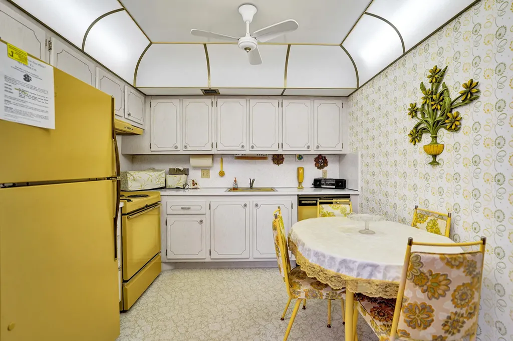 2049 Lyndhurst Deerfield Beach FL 33442