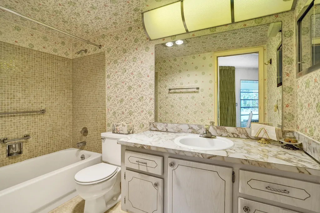 2049 Lyndhurst Deerfield Beach FL 33442