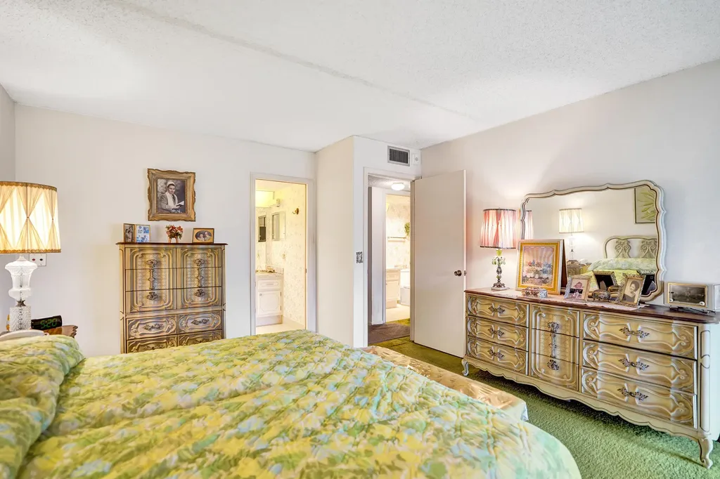 2049 Lyndhurst Deerfield Beach FL 33442