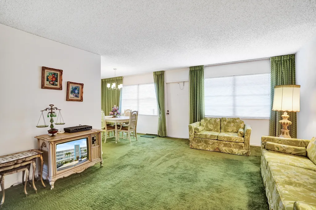 2049 Lyndhurst Deerfield Beach FL 33442