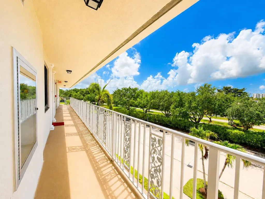 6193 Balboa Circle Boca Raton FL 33433