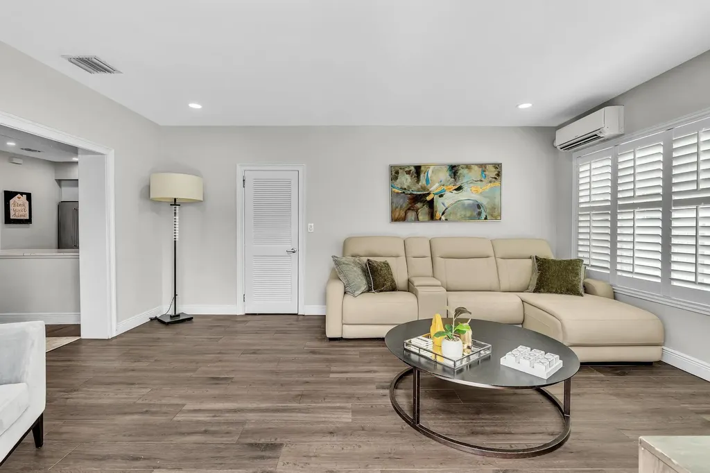 746 NE 16th Terrace Fort Lauderdale FL 33304
