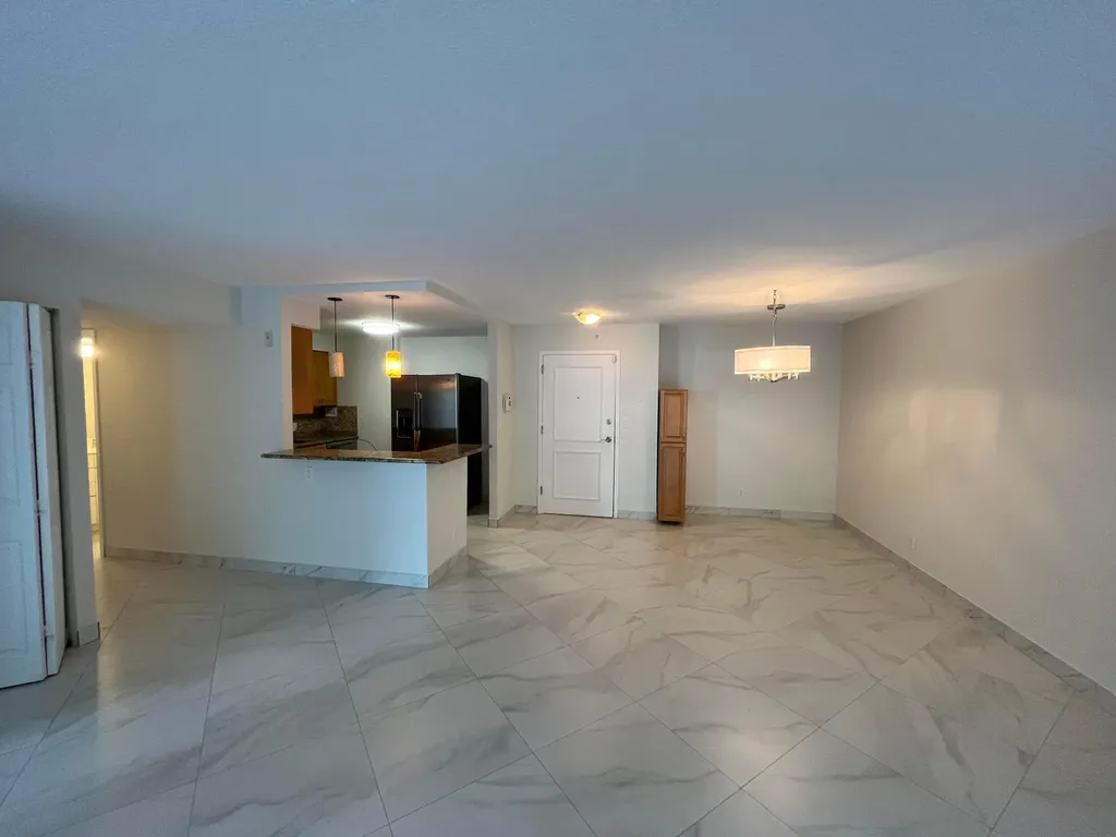 1000 Spanish River Road Boca Raton FL 33432