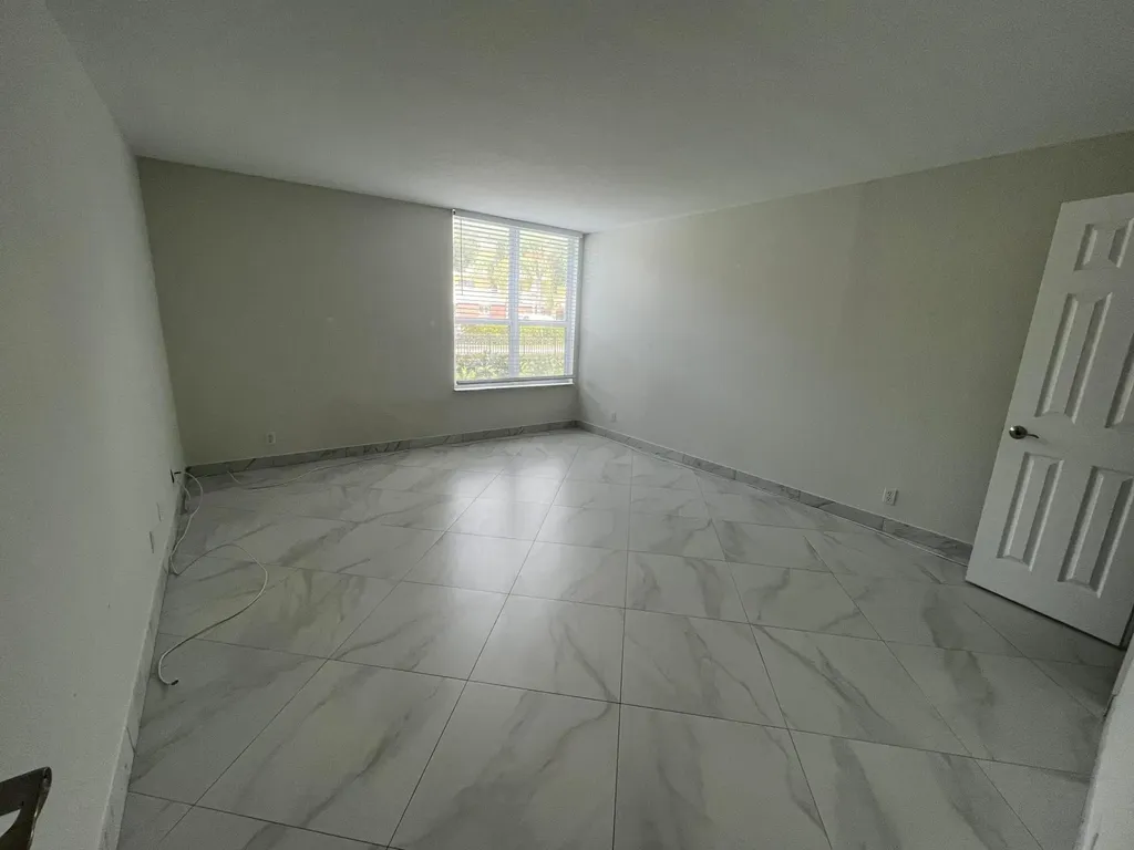 1000 Spanish River Road Boca Raton FL 33432