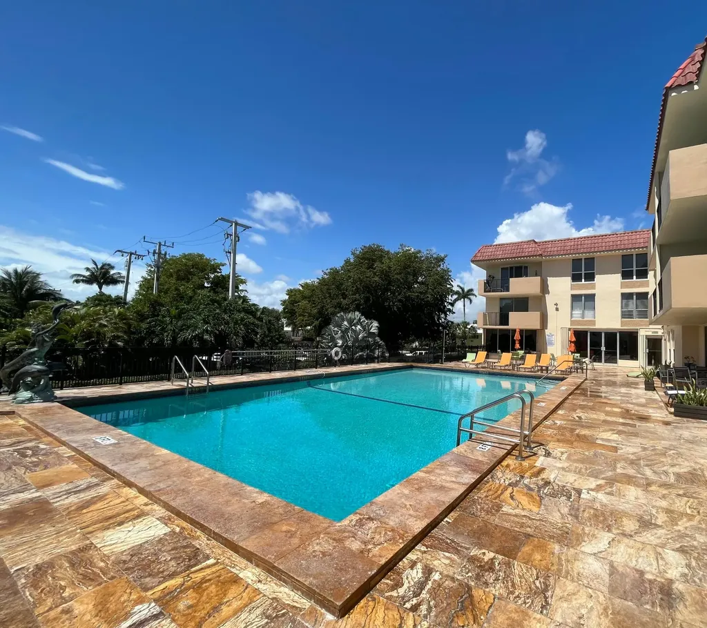 1000 Spanish River Road Boca Raton FL 33432