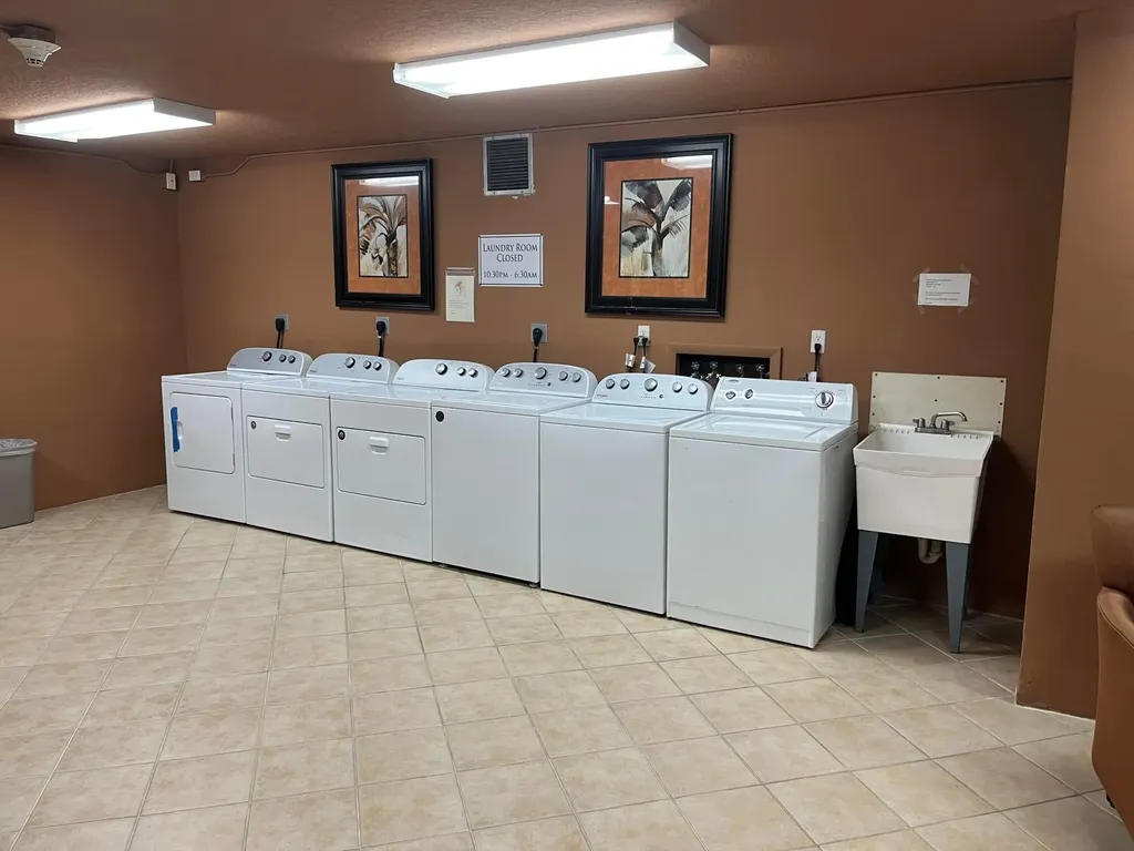 1000 Spanish River Road Boca Raton FL 33432