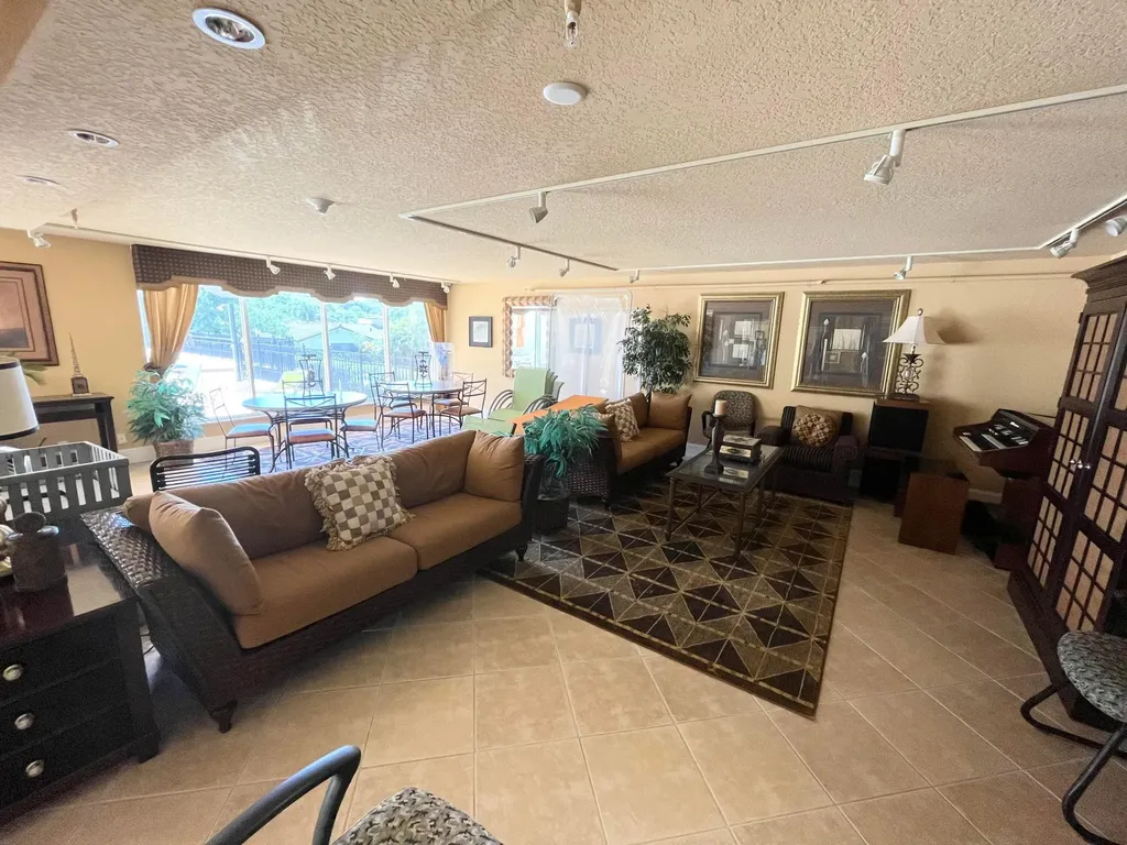 1000 Spanish River Road Boca Raton FL 33432