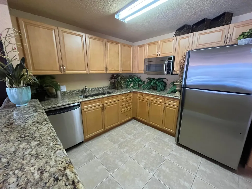 1000 Spanish River Road Boca Raton FL 33432