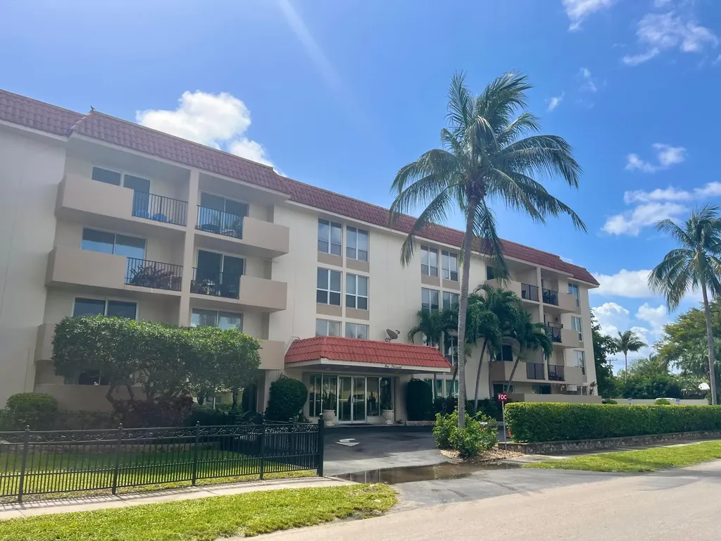 1000 Spanish River Road Boca Raton FL 33432
