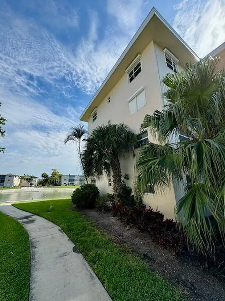 2615 Garden Drive S Lake Worth FL 33461