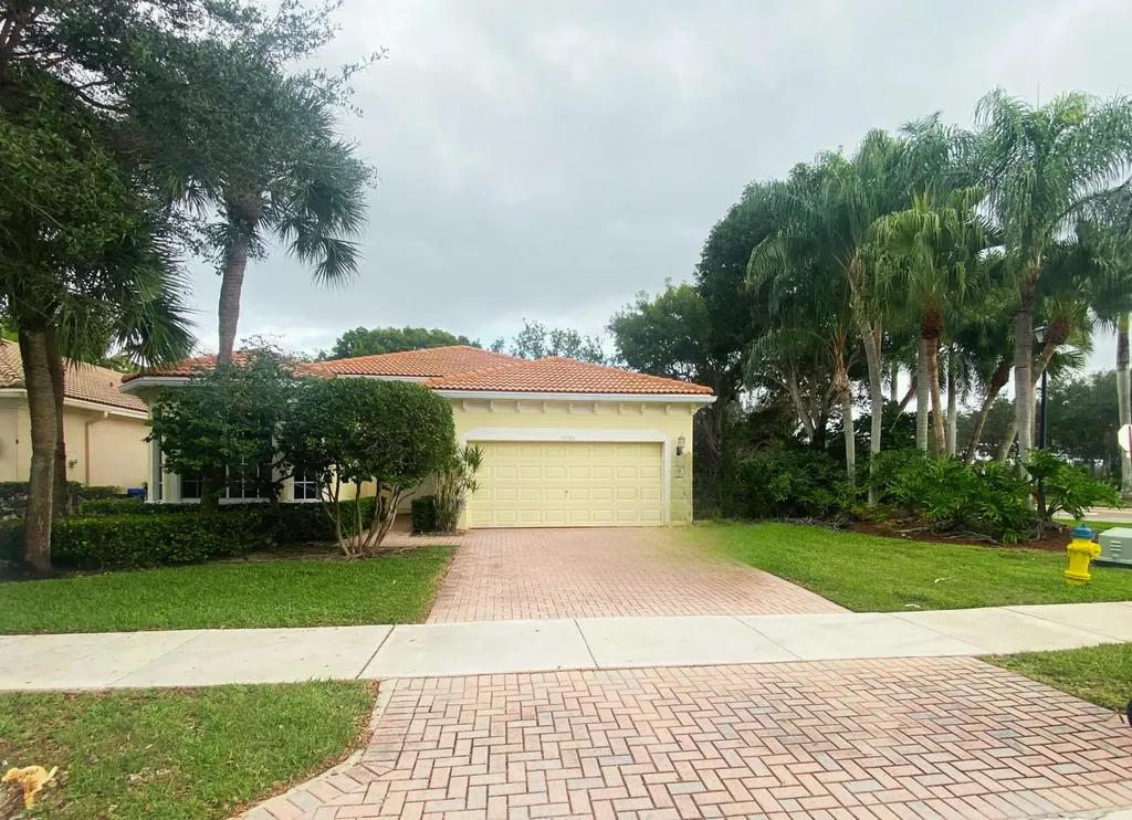 19305 SW 66th Street Pembroke Pines FL 33332