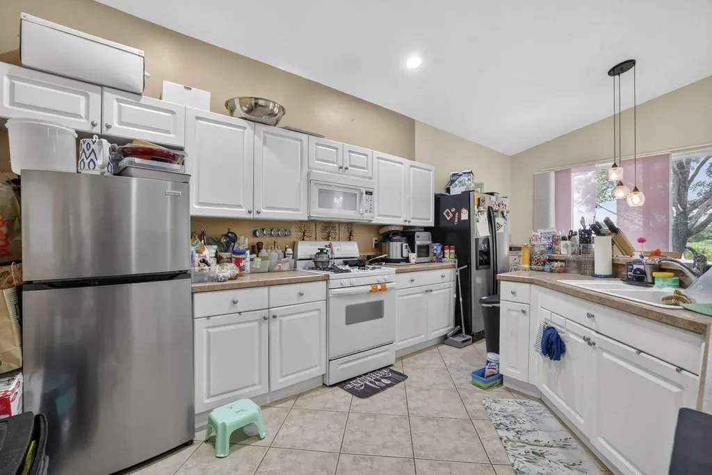 19305 SW 66th Street Pembroke Pines FL 33332