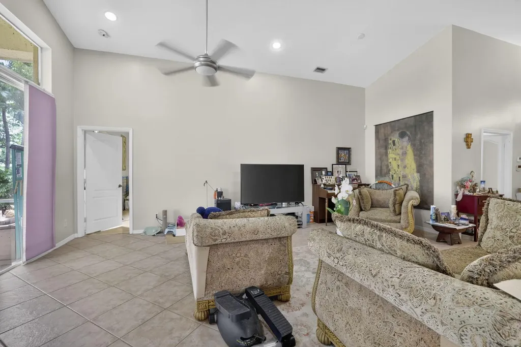 19305 SW 66th Street Pembroke Pines FL 33332