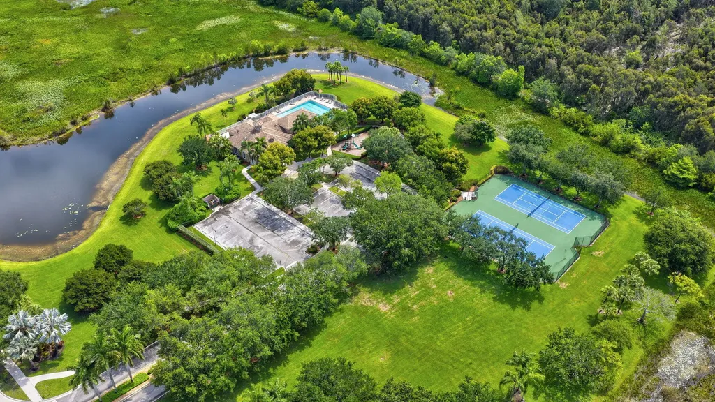 19305 SW 66th Street Pembroke Pines FL 33332