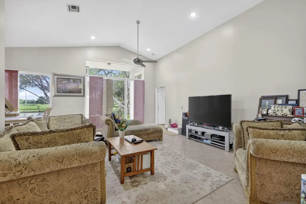 19305 SW 66th Street Pembroke Pines FL 33332