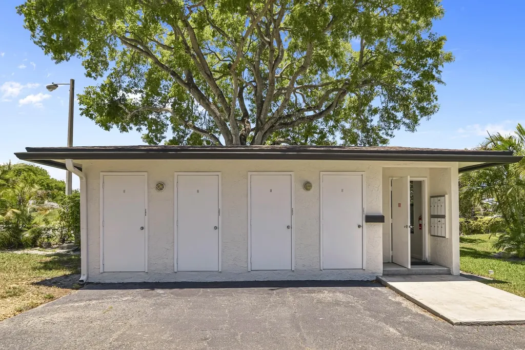 401 Greensward Lane Delray Beach FL 33445