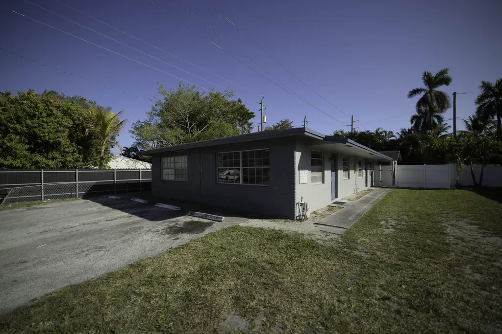 1126 NE 16th Place Fort Lauderdale FL 33305