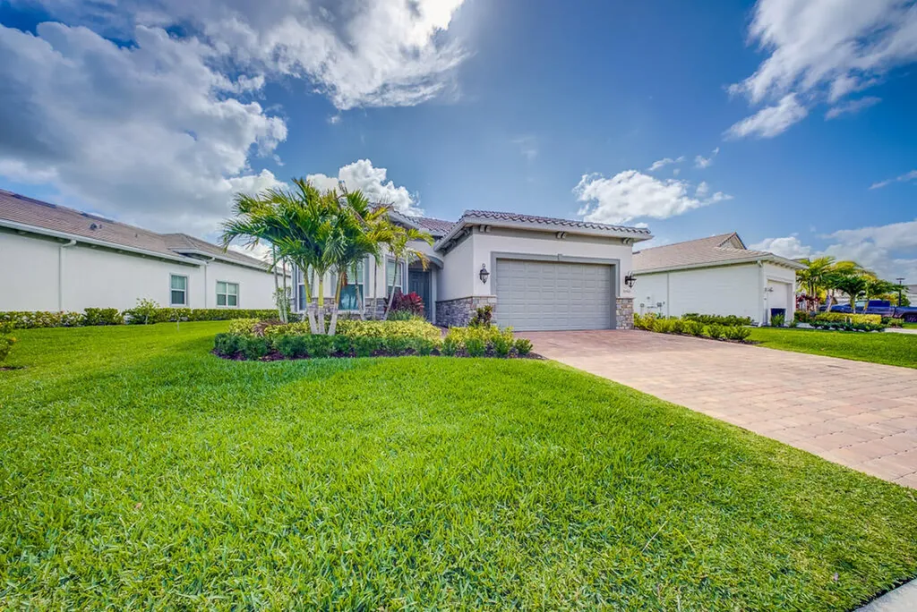 10562 Northbrook Circle Palm Beach Gardens FL 33412