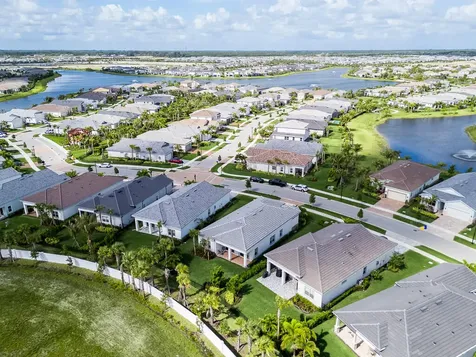 10562 Northbrook Circle Palm Beach Gardens FL 33412
