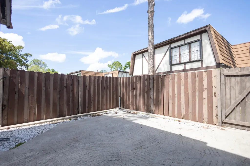 110 Weybridge Circle Royal Palm Beach FL 33411