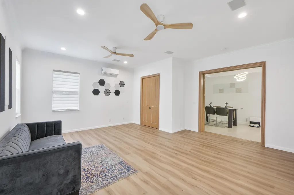 5081 NW 120th Avenue Coral Springs FL 33076