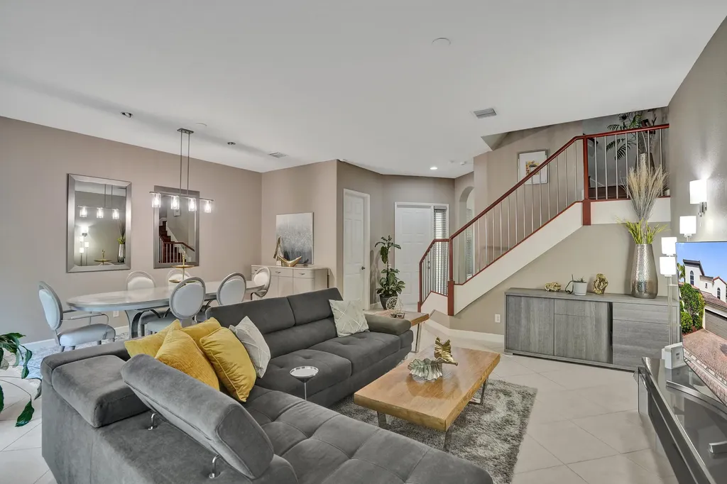 824 Spinnaker Drive E Hollywood FL 33019