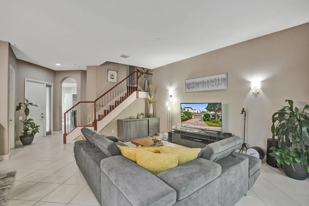 824 Spinnaker Drive E Hollywood FL 33019
