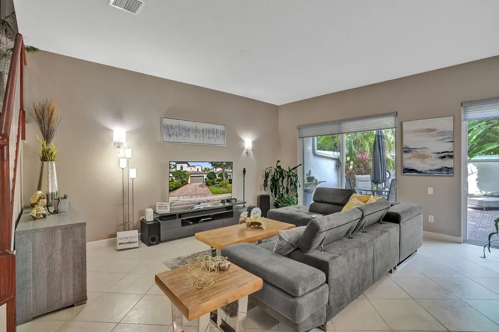 824 Spinnaker Drive E Hollywood FL 33019