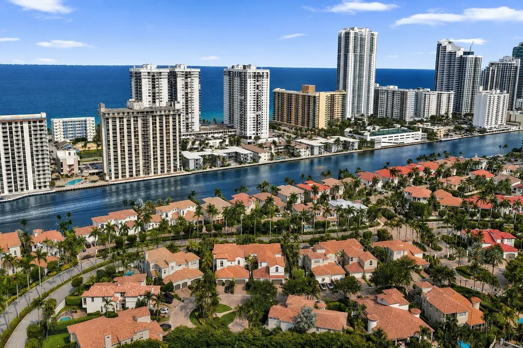 824 Spinnaker Drive E Hollywood FL 33019
