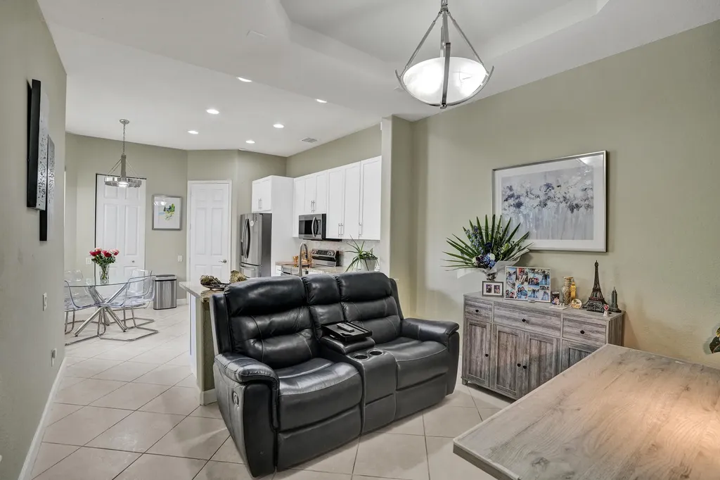 824 Spinnaker Drive E Hollywood FL 33019