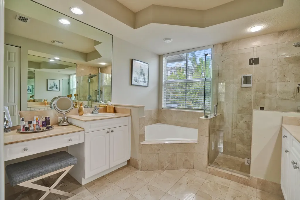 824 Spinnaker Drive E Hollywood FL 33019