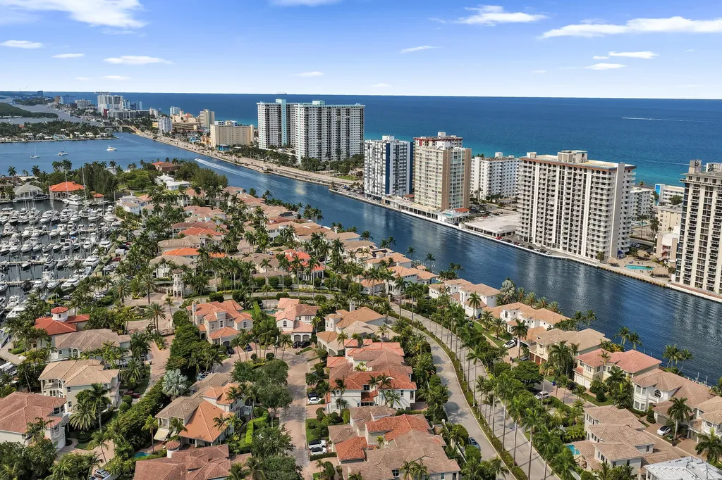 824 Spinnaker Drive E Hollywood FL 33019