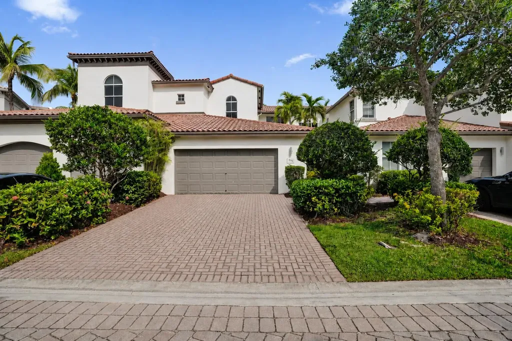 824 Spinnaker Drive E Hollywood FL 33019