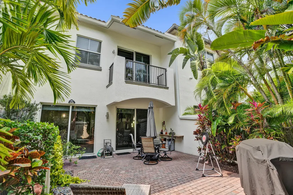 824 Spinnaker Drive E Hollywood FL 33019