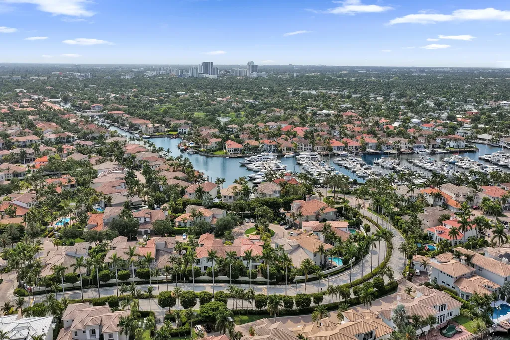 824 Spinnaker Drive E Hollywood FL 33019