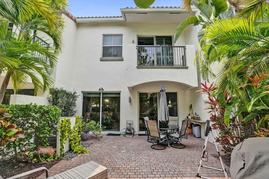 824 Spinnaker Drive E Hollywood FL 33019