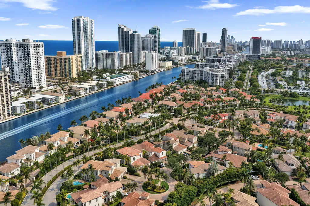 824 Spinnaker Drive E Hollywood FL 33019