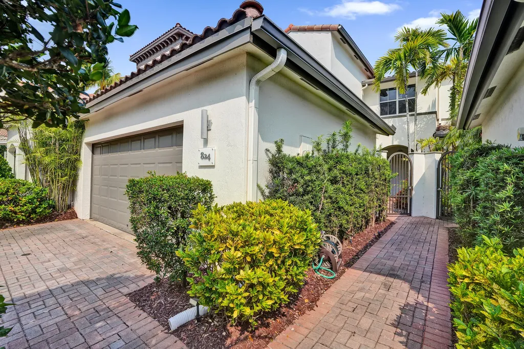 824 Spinnaker Drive E Hollywood FL 33019