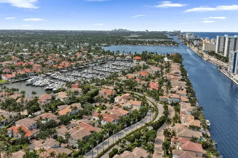 824 Spinnaker Drive E Hollywood FL 33019