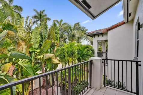 824 Spinnaker Drive E Hollywood FL 33019