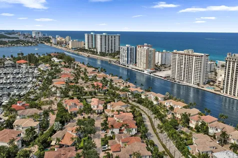 824 Spinnaker Drive E Hollywood FL 33019