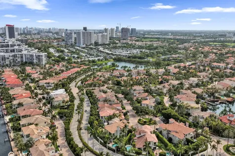 824 Spinnaker Drive E Hollywood FL 33019