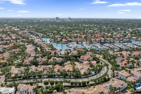 824 Spinnaker Drive E Hollywood FL 33019